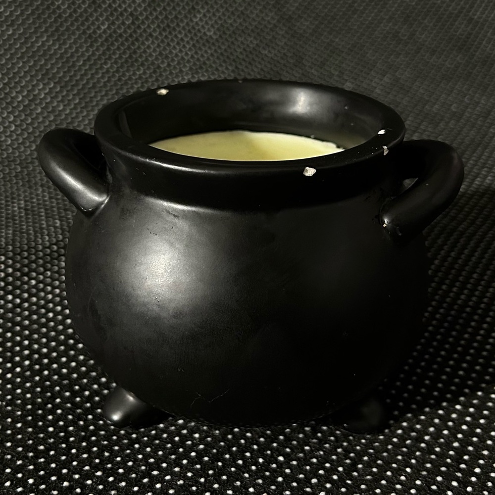 Black Cauldron Candle sand + fog